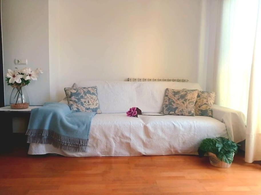 Acogedor Apartamento Con Piscina Y Garaje Apartment Хуеска Екстериор снимка